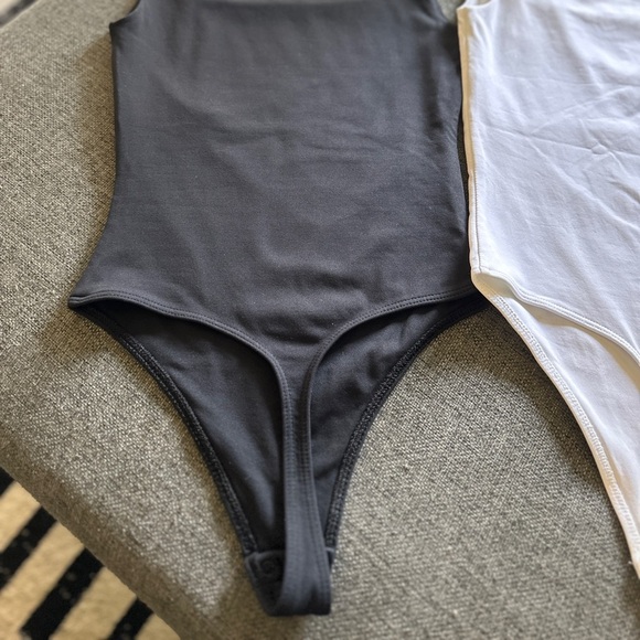 Aritzia Square Neck Bodysuit - Picture 13 of 13